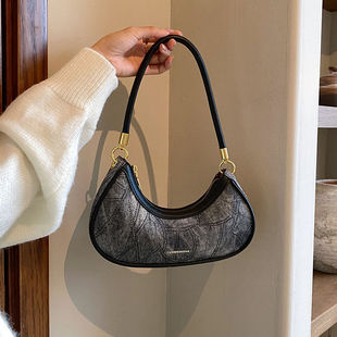 High-End Texture Niche Bags 2023 Autumn and Winter New Women's Bags Internet Celebrity Hot Style Crossbody Bag Single Shoulder Armpit Hand Bag