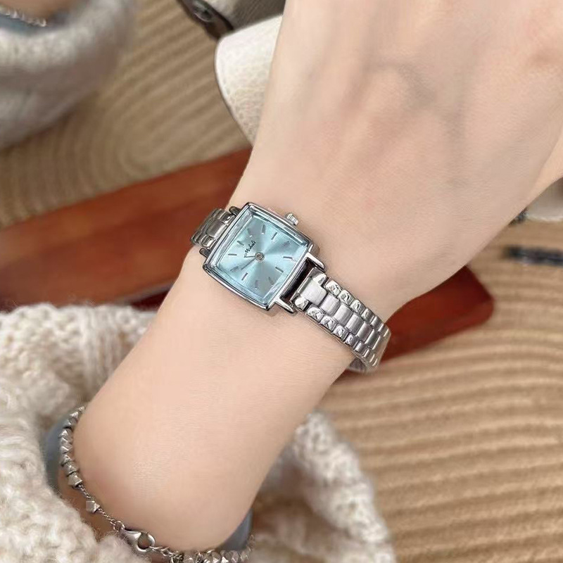 ミサリーファッションデザイン感シンプルブレスレット防水女性時計高颜値スリム腕時計ブレスレット式方形時計
