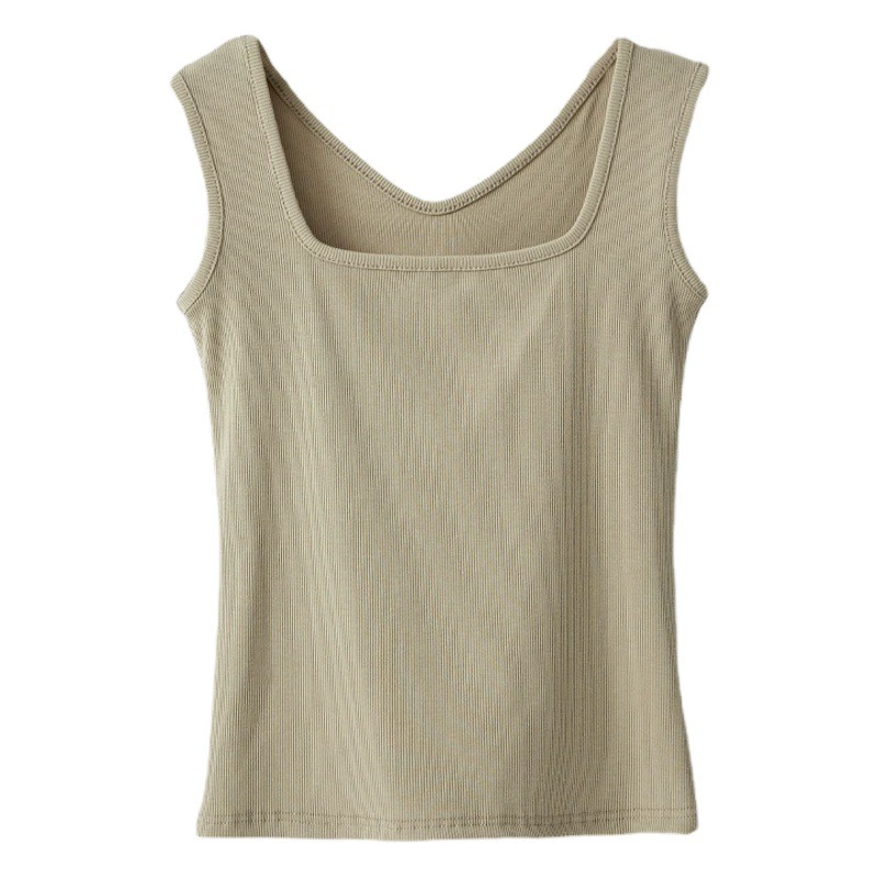 Встряхивая модель с квадратным воротником в нижней части