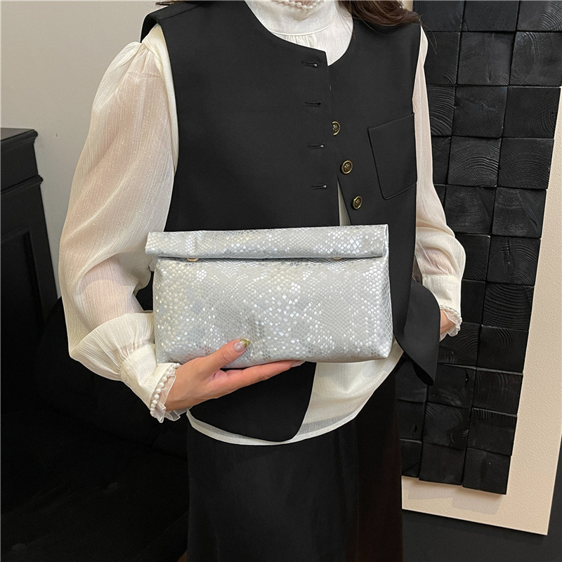 Mujeres de moda estilo nuevo paquete de cena de moda retro textura sólida de alta calidad bolso de mano personalizado