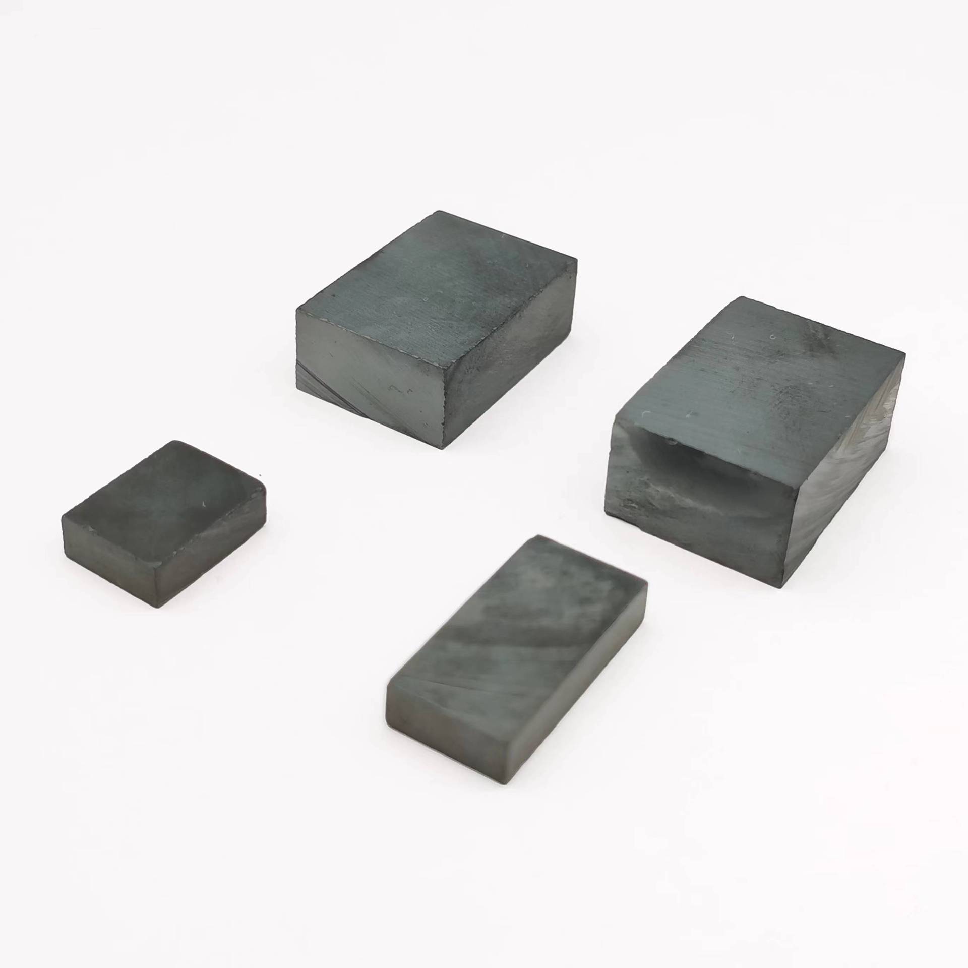 铁氧体方块磁铁方块方片铁氧体磁铁工业磁吸设备配件吸铁石黑磁