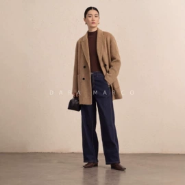 女式毛呢外套;休闲裤;女式衬衫