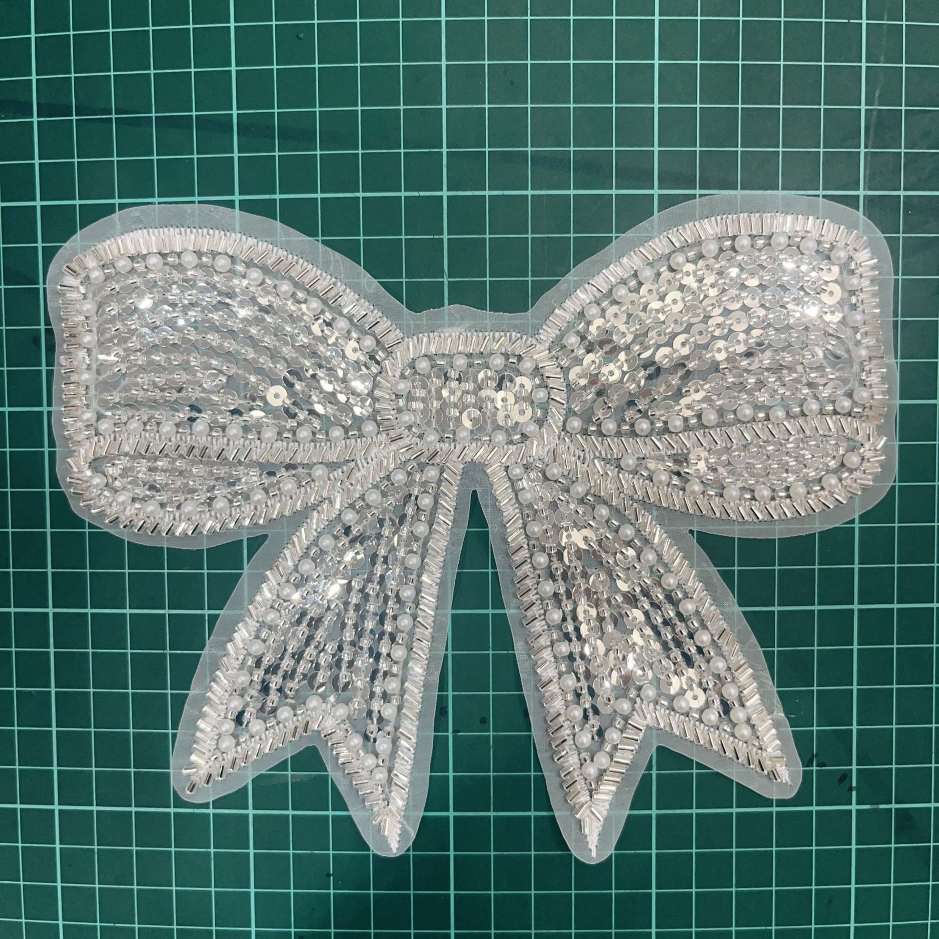 布贴亮片绣珠片鞋帽服装辅料补丁贴熨烫贴花跨境货源刺绣布贴背胶