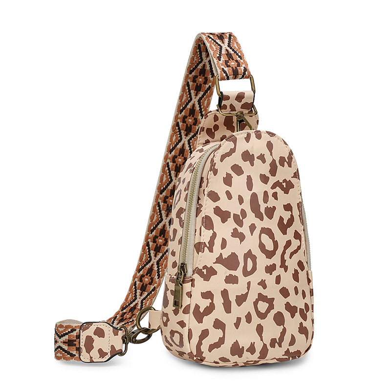 카키색 표범 무늬