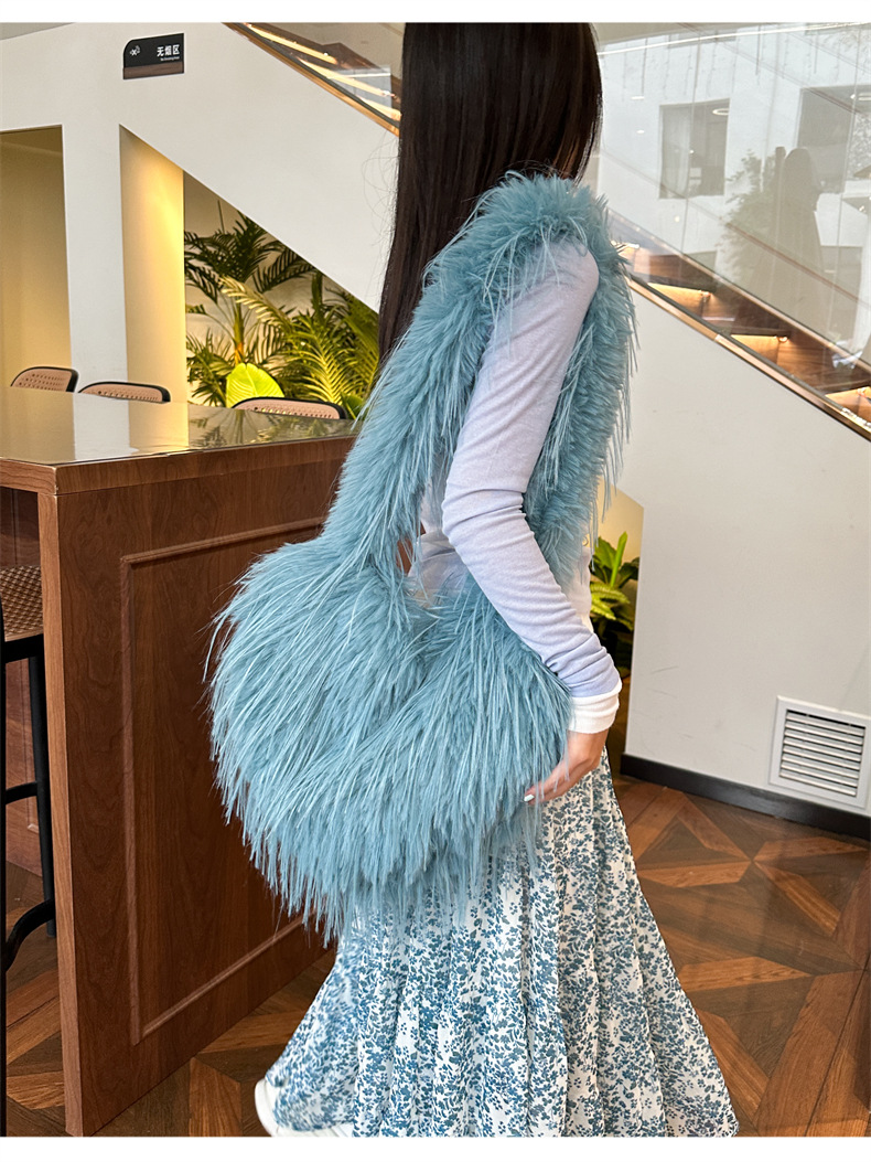 Women's 2024 autumn/winter new tassel heart-shaped fur plush spicy punk style large capacity shoulder bag_voghion.com