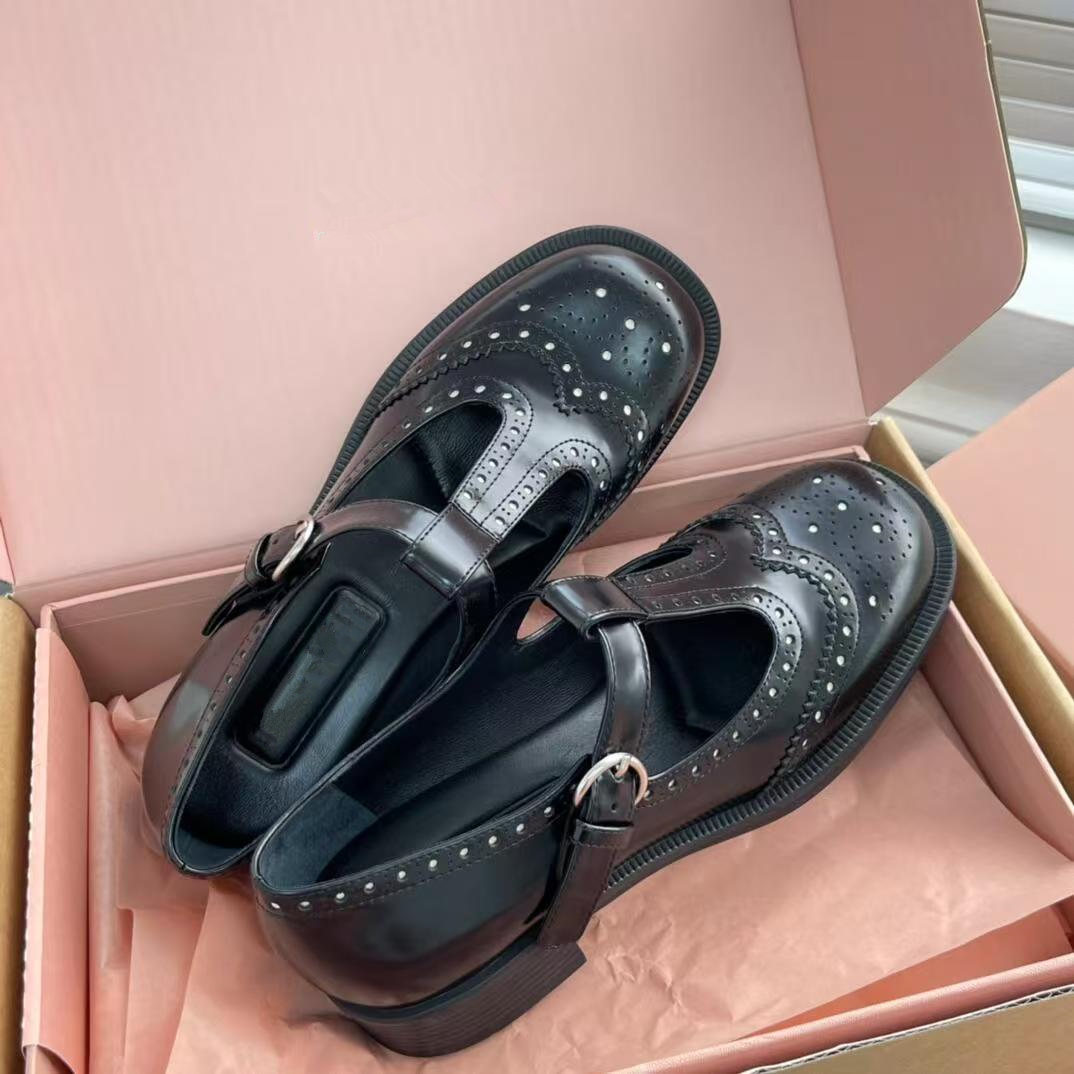 2026 Logo 1 Versione Alta Corretta Home Brogue Intagliato Cinturino a T Stile Britannico Mary Jane Scarpe Per Donna Mocassini In Vera Pelle Con Tacco Grosso_voghion.com