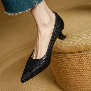 25 Autumn New Small Pointed Commuter Vintage Large Size Shoes 40 First Layer Sheepskin French Cutout Mid-Heel Shallow Pumps
