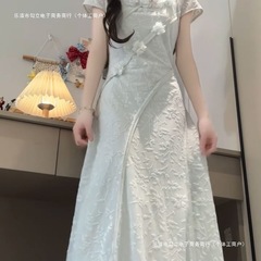 蓝色连衣裙轻奢感2025新款夏季设计感花朵法式方领收腰长裙潮