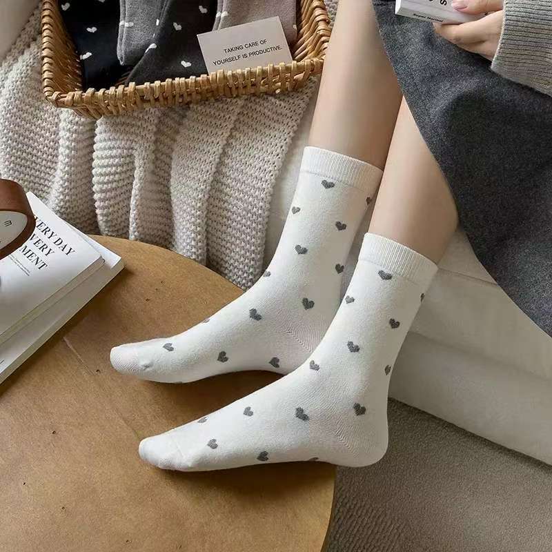 2025 nuevos calcetines de primavera y otoño retro punto de onda pequeño amor de color sólido calcetines simples versátiles calcetines de mujer image 2