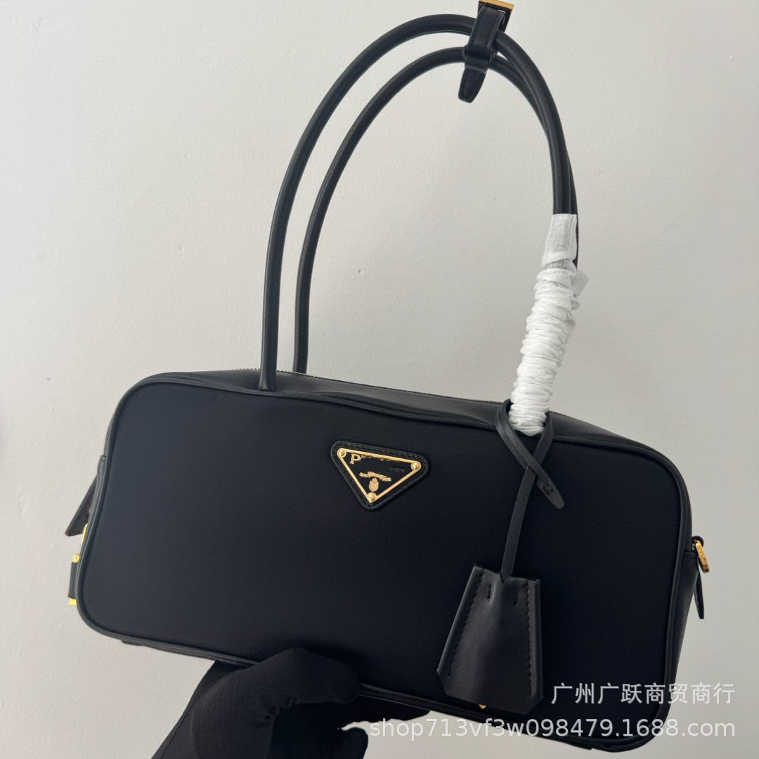 Pラダの新しいハンドバッグボーリングナイロンと皮の腋の下のバッグ欧米のレトロなファッションの国境を越えたバッグの高品質