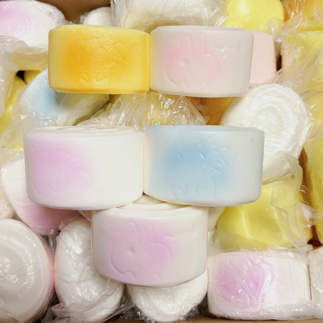 천천히 반동하는 촉촉하고 부드러운 찐빵 1개