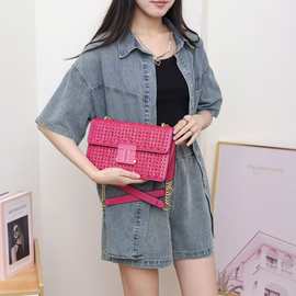 编织小方包包2025新款链条时尚单肩斜挎欧美复古包包字母装饰女包