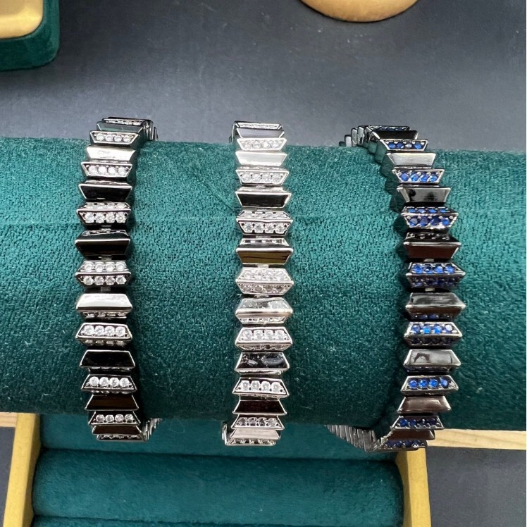 A Brand Bracelet Series High-End Version Wave-Shaped Diamond-Encrusted Bracelet Fashion Manufacturer Wholesale and Dropshipping A Brand Bracelet Series High-End Version Wave-Shaped Diamond-Encrusted Bracelet Fashion Manufacturer Wholesale and Dropshipping