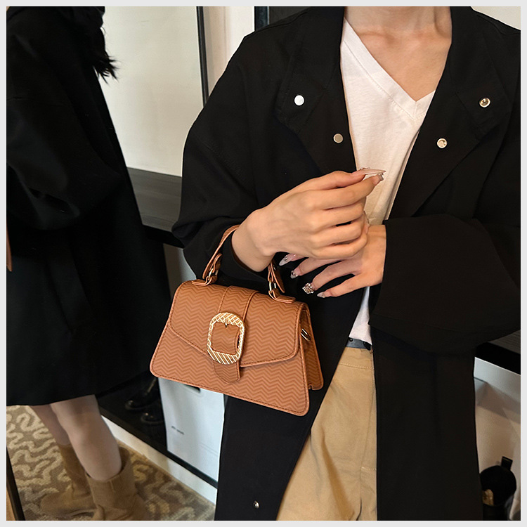 Cross-border wholesale niche design commuter crossbody bag for women 2024, fashionable and versatile women's single-shoulder armpit small square bag undefined
