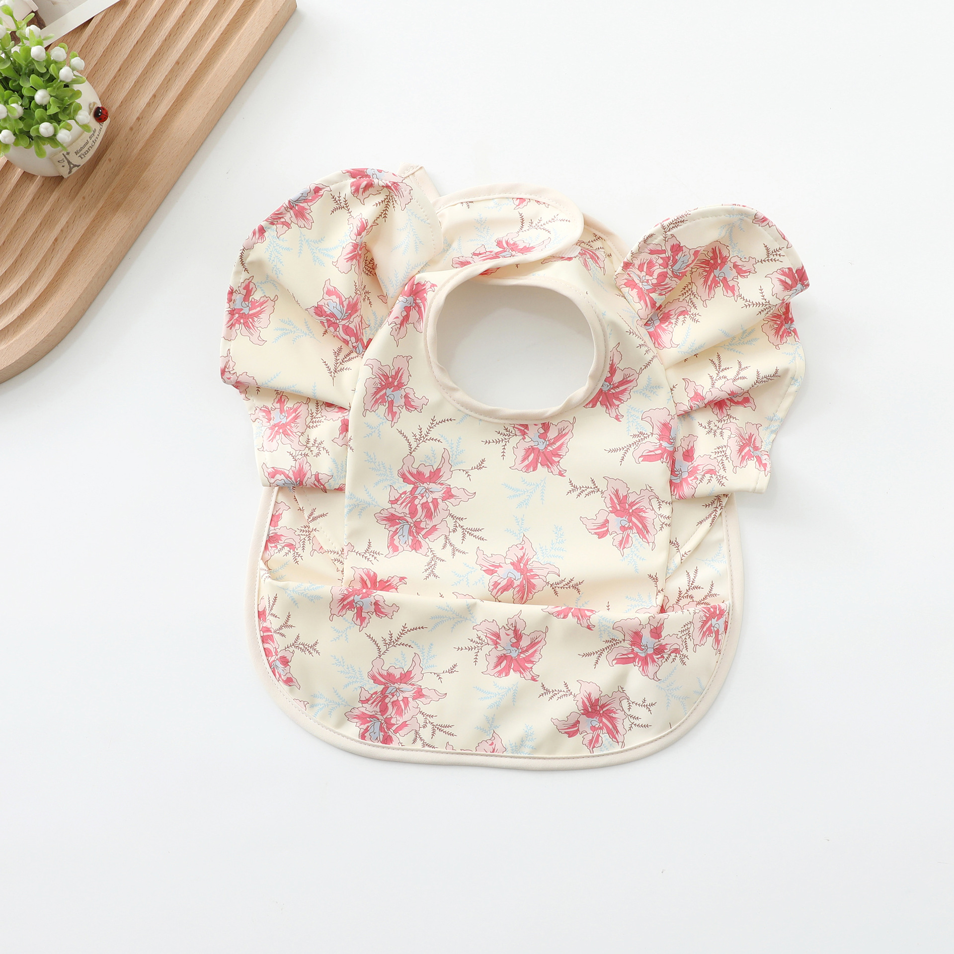 화이트 화이트 핑크 날개