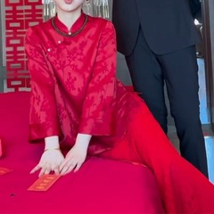 新しい中国式の婦人服のスーツのスカートの赤い国風の敬酒服の婚約するドレスの独特な上着の女性の秋冬の新型