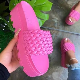 Cross-border large-size European and American-style flat cake bottom beach wear PU woven slippers women's foreign trade large-size comfortable sandals