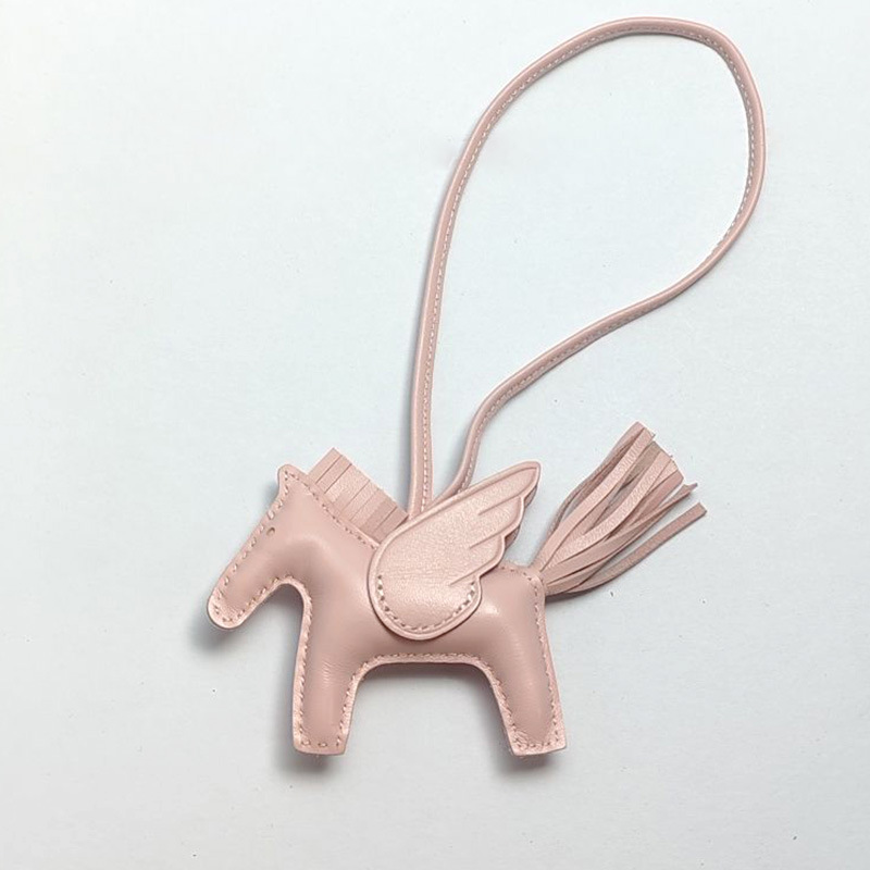 Cute Angel Little Pegasus Colgante Pit Edition H Home Colgante de bolso de caballo cosido a mano Colgante de cuero de oveja Llavero Colgante