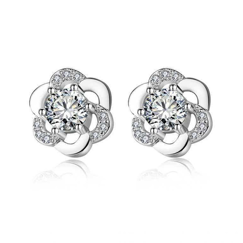 E134 four-leaf clover and narcissus stud earrings