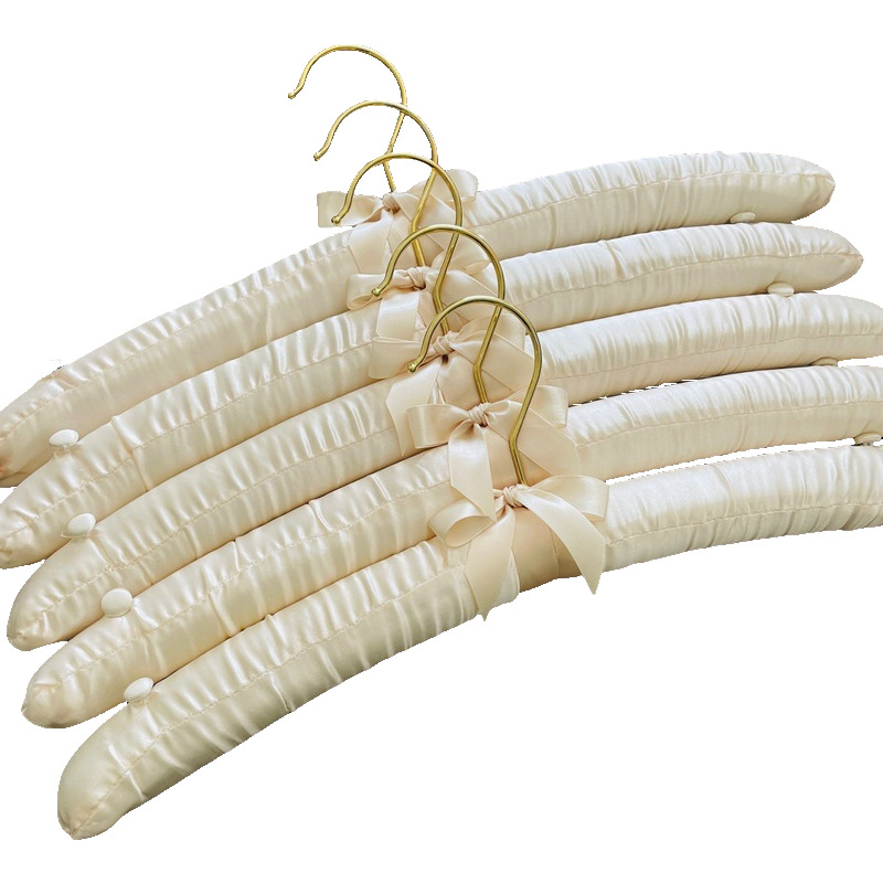 Bolsa de comercio exterior percha de tela esponja tela de seda de satén ropa soporte colgante gancho de oro ropa costura botón antideslizante