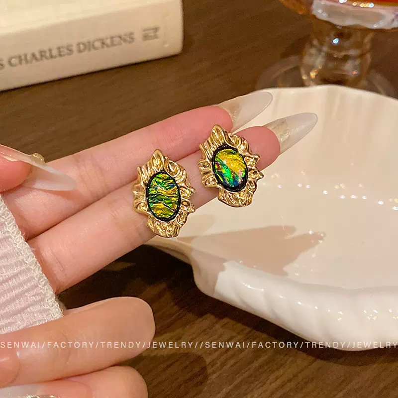 欧美复古新款褶皱金属耳钉女中古风不规则绿色耳环轻奢气质耳饰品
