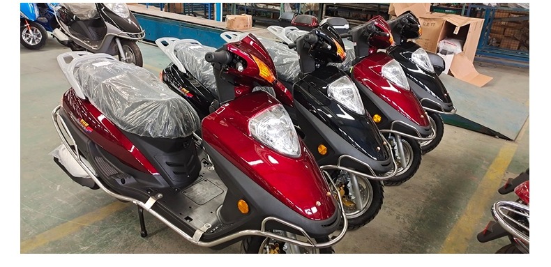 The motorcycle can be registered, it is a brand new vehicle, YuZuan fuel-powered, National IV standard, electric injection, women's scooter 125CC