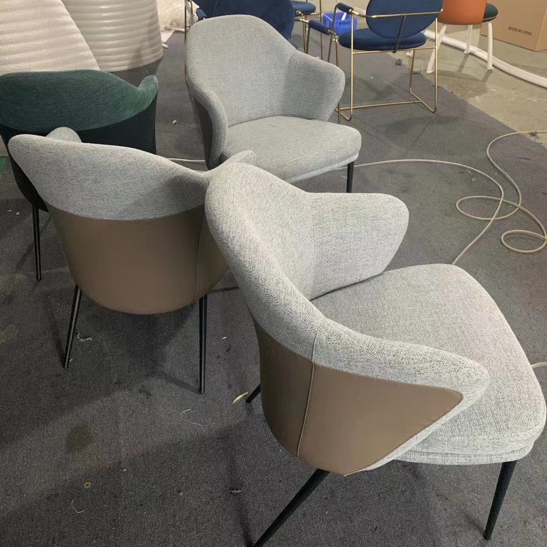 라이트 그레이 코튼과 린넨 + 카키 가죽