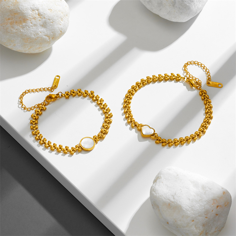 9g Weight 0.03µm-0.05µm Gold Plating Thickness PVD Coated Gold Plating Process 18K Gold Plated Plating Material 304 Stainless Steel Pendant Material PVD Coated Real Gold Plated 18K Gold Heart Shape Titanium Steel Commute Waterproof Non Tarnish Titanium Steel Bracelets