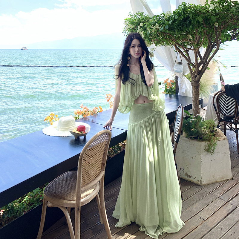 French-Style High-End Green Sleeveless Top with Low-Waist Large Skirt Set, Slimming Design, Vacation Dress French-Style High-End Green Sleeveless Top with Low-Waist Large Skirt Set, Slimming Design, Vacation Dress
