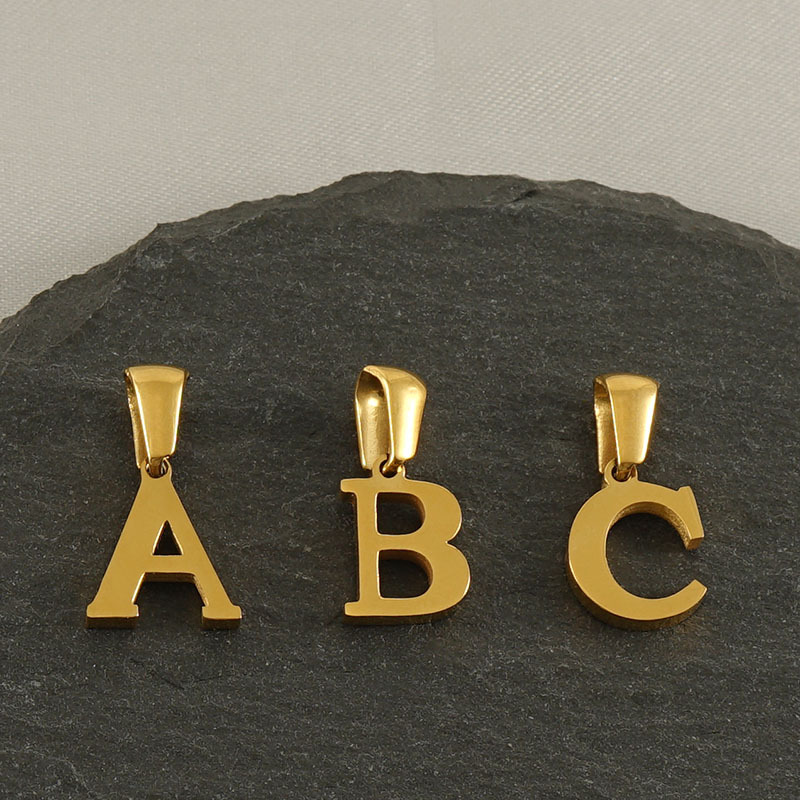 Factory wholesale stainless steel letter pendant, European and American style, versatile commuter necklace, jewelry, Instagram style, unisex, hot-selling item.