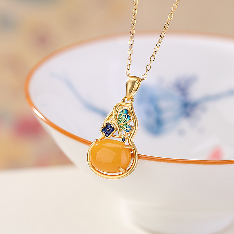 Mặt dây chuyền bạc S925 mạ vàng hình bướm hồ lô đính mã não đỏ và hổ phách — Hồng nước (không kèm dây)