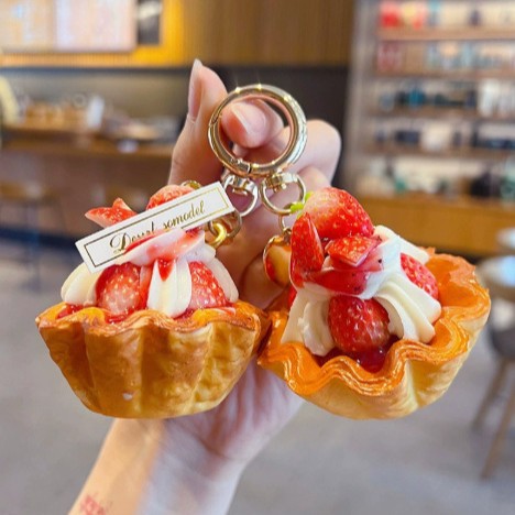 Torta de fresa llavero de alimentos simulación llavero de crema puff pastel artesanía bolsos colgantes