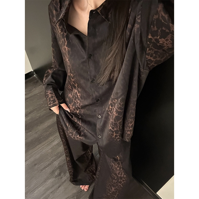 Retro High-End Leopard Print Pajamas for Women, New Autumn Style, Loose Casual Long-Sleeved Long Pants Home Wear Two-Piece Set Retro High-End Leopard Print Pajamas for Women, New Autumn Style, Loose Casual Long-Sleeved Long Pants Home Wear Two-Piece Set