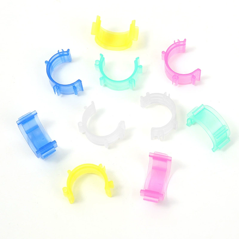 Цветной пластиковый зажим для крепления шаттла предотвращает падение проволоки