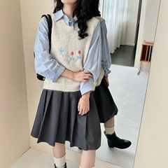 2025年新款韩系简约百搭燕麦杏色花朵刺绣针织马甲背心女早秋上衣