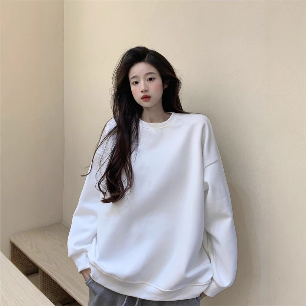Marca de moda de otoño estilo de Hong Kong blanco y negro suelto camiseta de cuello redondo pareja con camiseta de manga larga de mujer con camiseta exterior