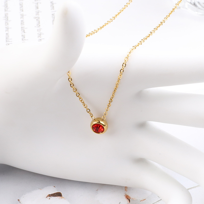 Wholesale 1 Piece Lady Round Stainless Steel Titanium Steel 18k Gold Plated Zircon Pendant Necklace display picture 4