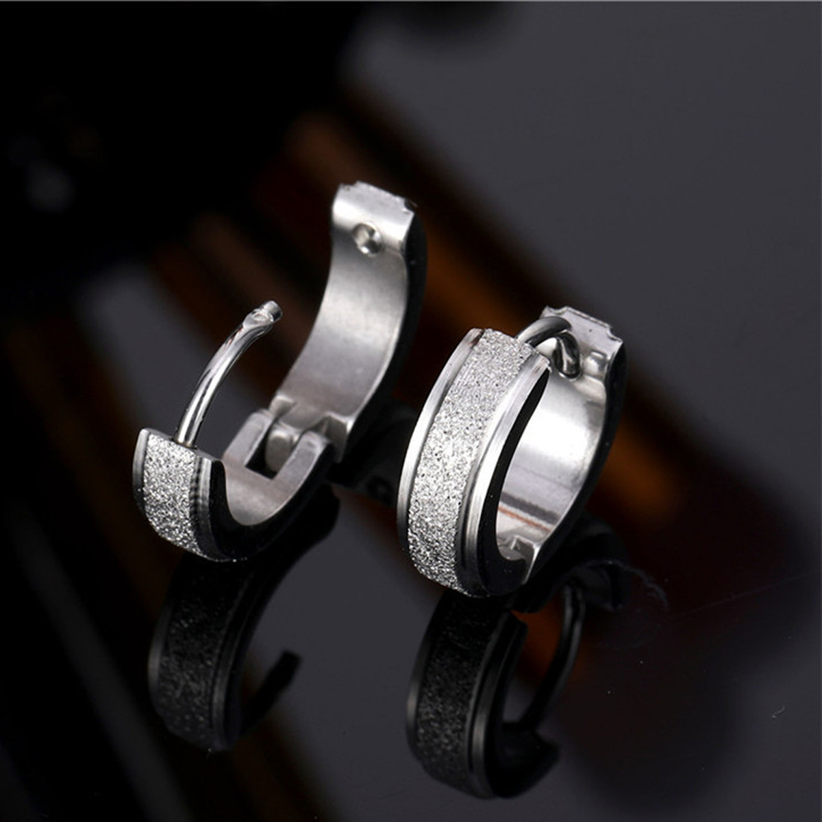 Boucles d'oreilles unisexes en acier titane, à clip, finition sablée, style manchettes et clous d'oreilles._voghion.com