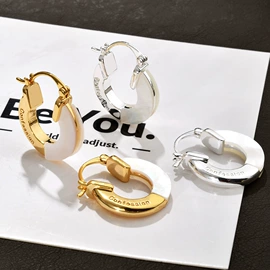 耳钉;耳扣;耳环