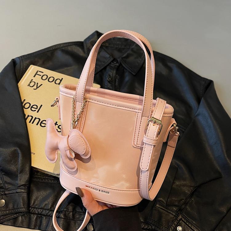 Este año, la popular bolso de mano super caliente para mujeres 2025 nuevo bolso de cubo retro versátil de alto nivel sensación de hombro mochila