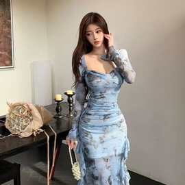 度假风蓝色晕染长袖连衣裙女2026春秋夏荷叶边修身紧身海边沙滩裙