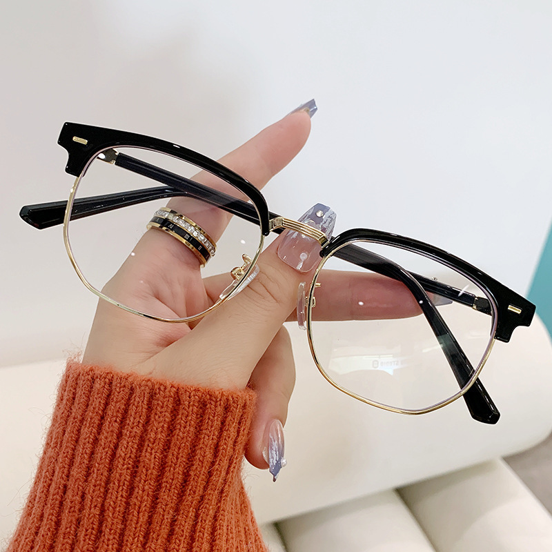 Fashionable glasses, Korean style