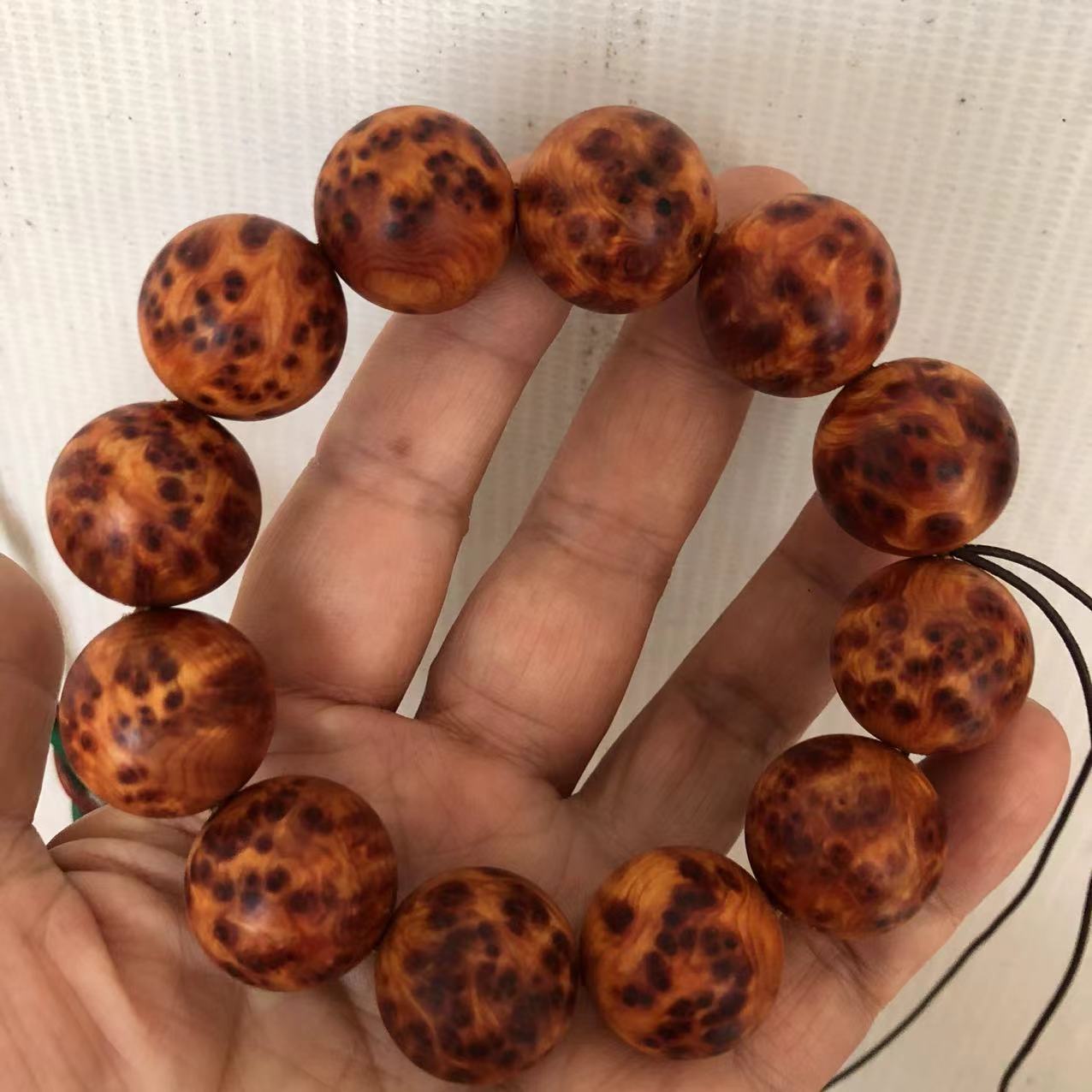 厂家直销量大价优四川凉山爆满20mm崖柏地摊直播货源木质手串佛珠