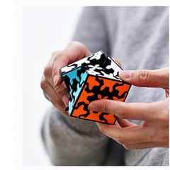 Qiyi Gear 3x3x3 Magic Cube 57mm 3D Gear Cube Unique Shaped Creative Children's Intelligence Toy