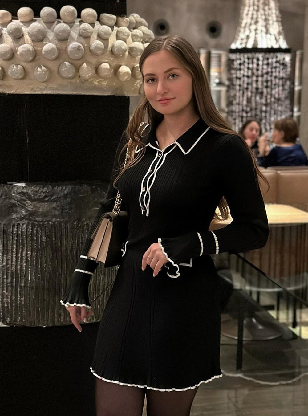 560g Weight Maxi Long Dress Dress Length Type Long Sleeve Sleeve Length Sheath Dress Dresses Type Bell Sleeve Sleeve Type knit Fabric Type Mid Waist Waist Line Holiday Occasion Turndown Neckline Slim Fit Type Color Block Pattern Winter, Spring, Autumn Season Women's Gender Elegant, Streetwear Style Wholesale Women's Elegant Streetwear Color Block Holiday Turndown Long Sleeve Sheath Dress 10
