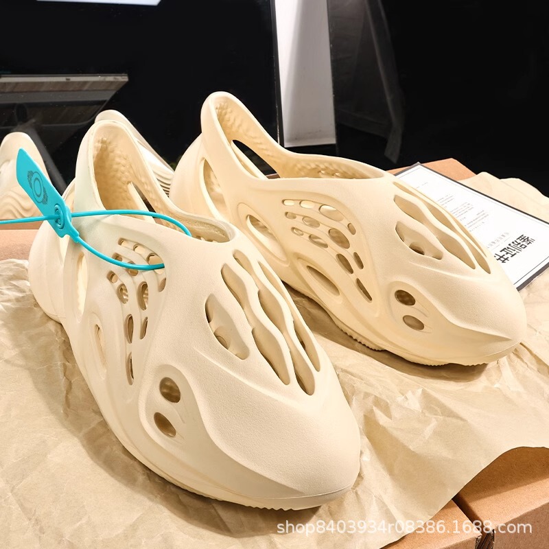 YEZI YEEZY Coconut Hole Shoes Men's Outer Wear Summer Thick Sole Non-Slip Shoe Feeling Baotou Beach Sandals Women YEZI YEEZY Coconut Hole Shoes Men's Outer Wear Summer Thick Sole Non-Slip Shoe Feeling Baotou Beach Sandals Women