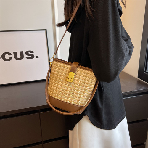 Fashionable portable woven bag for women  new high-end textured straw bag single shoulder crossbody bag casual bucket bag