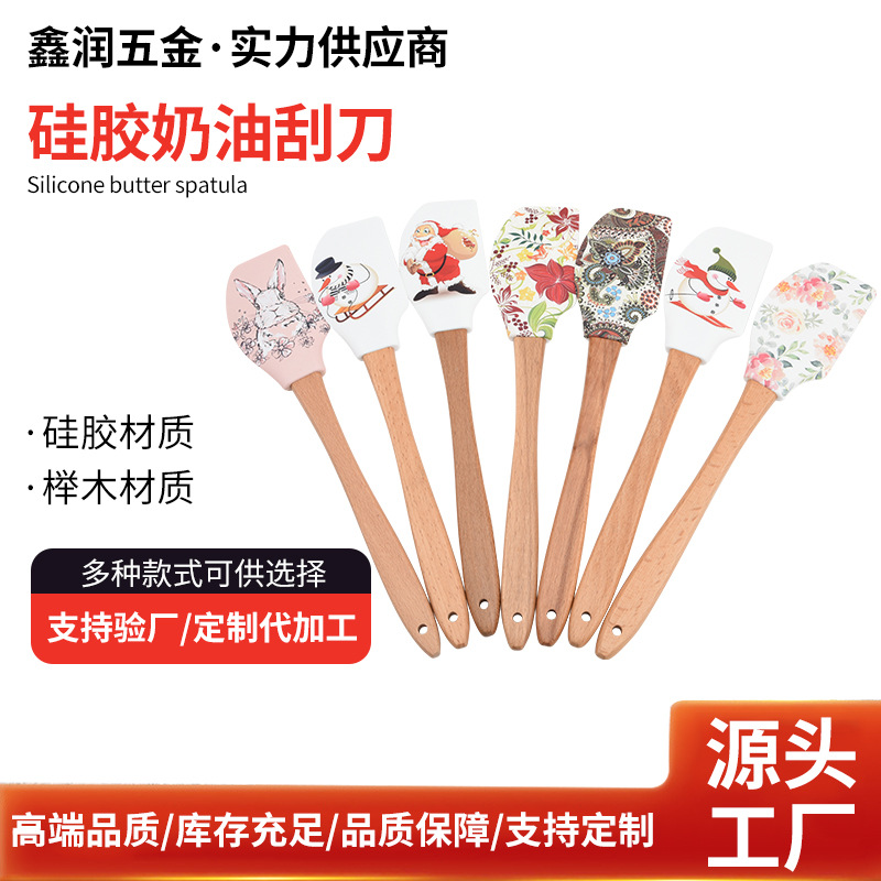Fábrica de Yangjiang al por mayor raspador de crema de silicona mango de madera de haya raspador innovador simple pastel postre raspador de crema