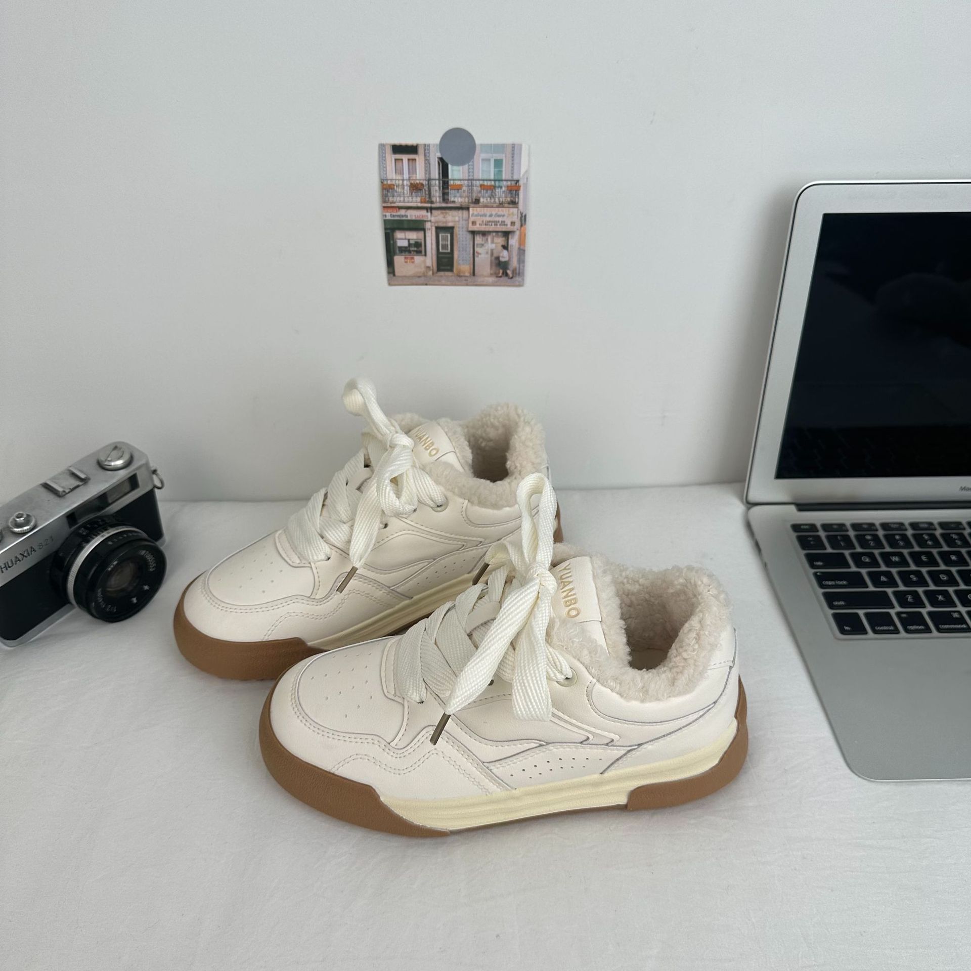 Zapatos de algodón de invierno de suela gruesa, ropa baja de mujer, zapatos de lana coreana, 2024 nuevos zapatos de lona cálidos. image 4