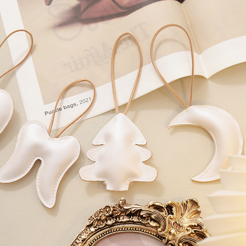 Colgante de árbol de Navidad de madera coreana colgante de cuero rosa blanco DIY material accesorios de paquete decoración de Navidad